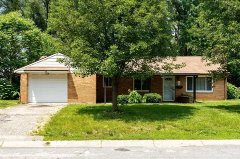17 W Sherry Dr, Dayton, OH 45426