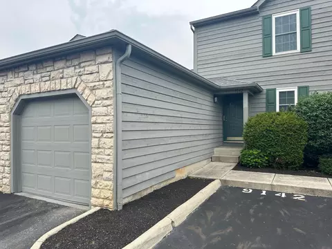 9142 Parkpoint Ln, Lewis Center, OH 43035