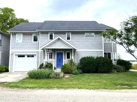 5371 Lake Shore Dr NE, Thornville, OH 43076