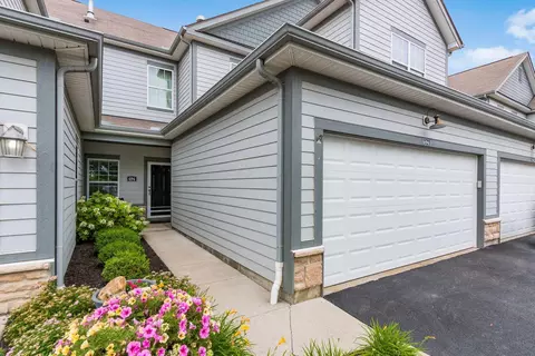 694 Redwood Ln, Lewis Center, OH 43035