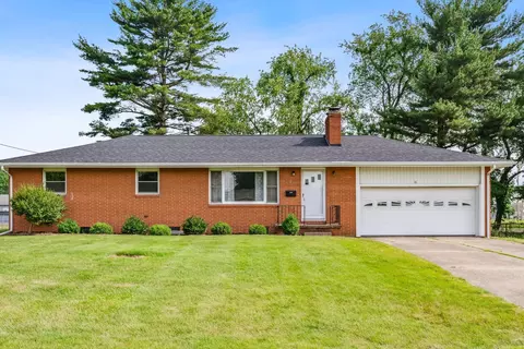 16 Carey Ln, Heath, OH 43056