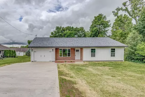 182 Salem Ave, Fredericktown, OH 43019