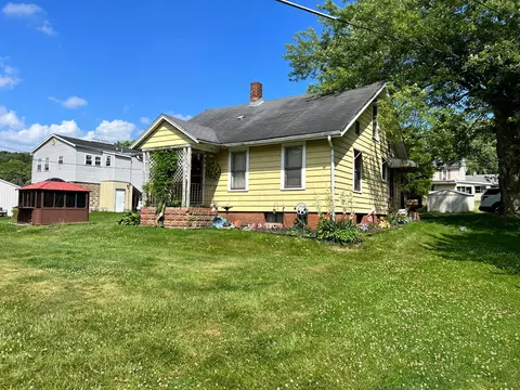 536 N 15th St, Coshocton, OH 43812