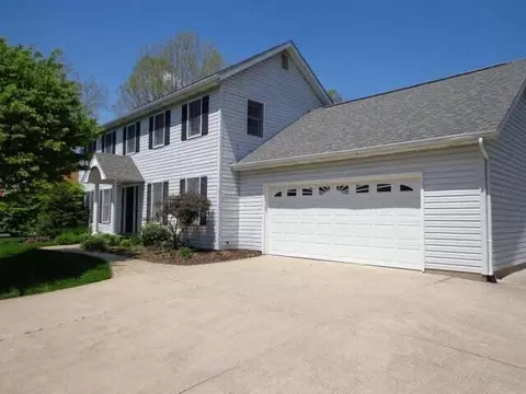 2276 Rainbow Dr NE, Lancaster, OH 43130