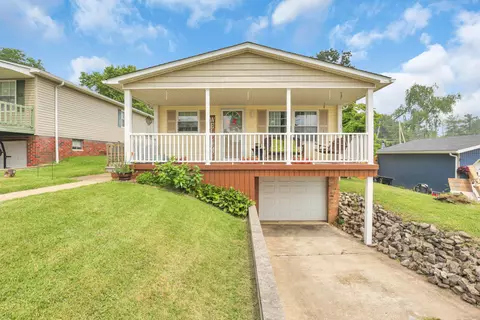 2426 Hartford Ave, Zanesville, OH 43701