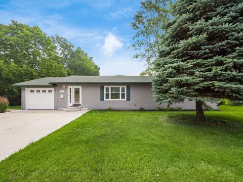 208 W Center St, London, OH 43140