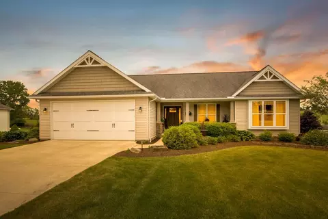 21070 Floralwood Dr, Howard, OH 43028