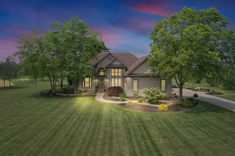 4551 Meadowgrove Dr NW, Carroll, OH 43112