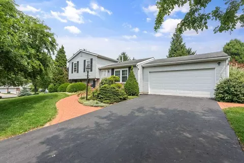 1216 Kriswood Ln, Columbus, OH 43228