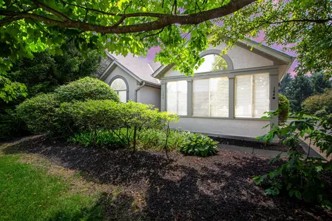 146 Stonebend Dr, Powell, OH 43065