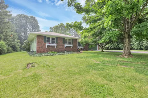 6166 Douglas Dr, Canal Winchester, OH 43110
