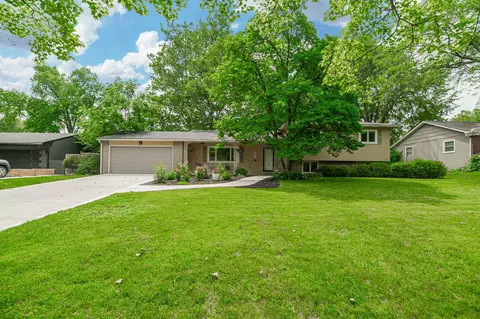 2885 Pickwick Dr, Columbus, OH 43221