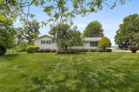 1032 Crestview Dr, Crestline, OH 44827