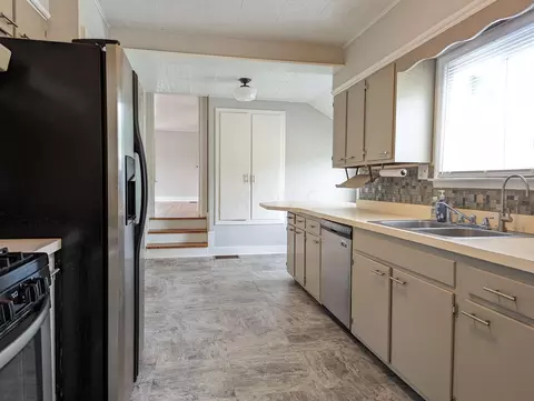 160 W Possum Rd, Springfield, OH 45506 photo 6