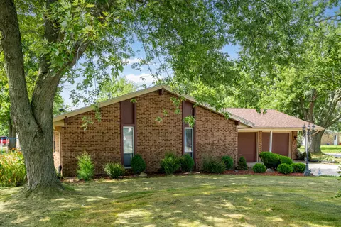 823 Poppy Dr, Wapakoneta, OH 45895