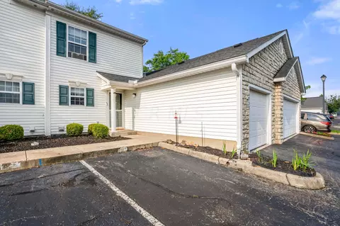 6737 Hamler Dr #32D, Canal Winchester, OH 43110