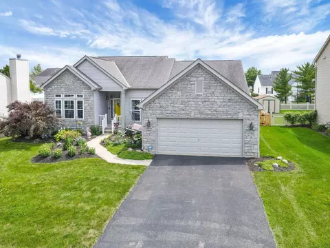 4449 Knoll Crest Dr, Grove City, OH 43123