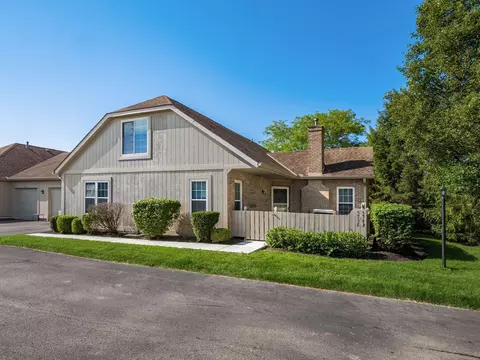 5742 Willow Lake Dr, Grove City, OH 43123