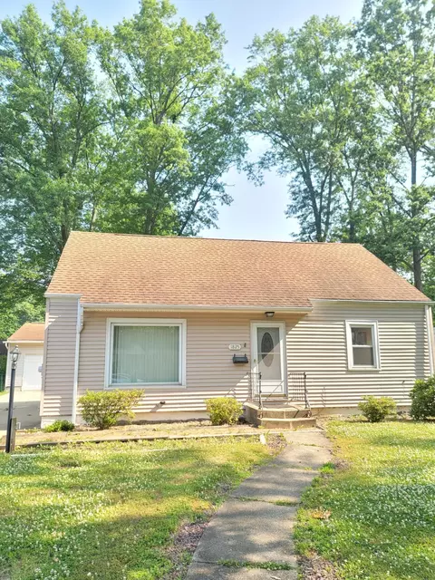 1825 Maplewood St NE, Warren, OH 44483