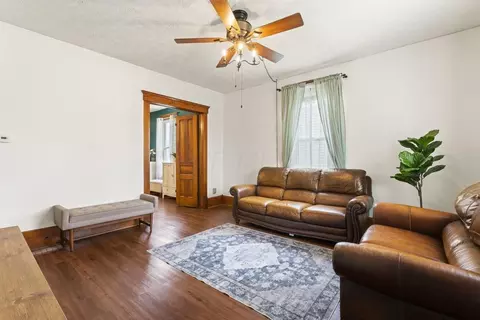 103 E North St, Hebron, OH 43025 photo 2