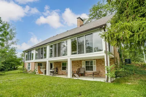 2900 Fox Hollow Rd, Springfield, OH 45502