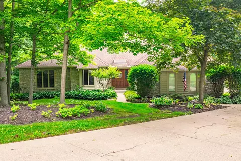 3325 Glen Oaks Ct, Lewis Center, OH 43035