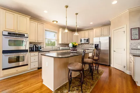6947 New Albany Links Dr, New Albany, OH 43054