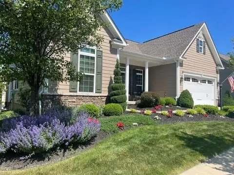 6072 Tournament Dr, Westerville, OH 43082