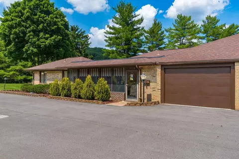 576 Swansea Rd #D, Newark, OH 43055
