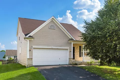 439 Shadow Run Dr, Groveport, OH 43125