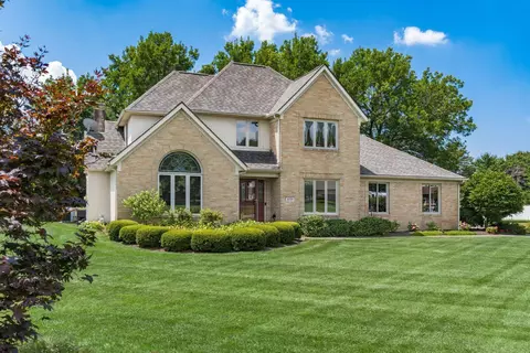 8739 Chateau Dr, Pickerington, OH 43147