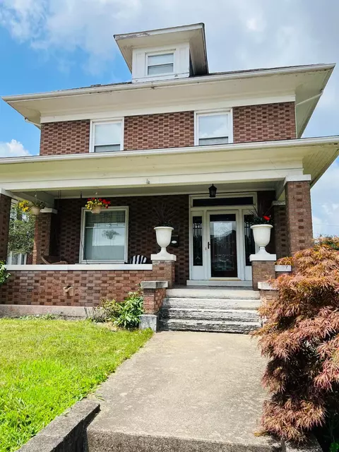 597 N Court St, Circleville, OH 43113