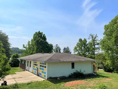 20 E Clearview Dr, Athens, OH 45701 photo 2
