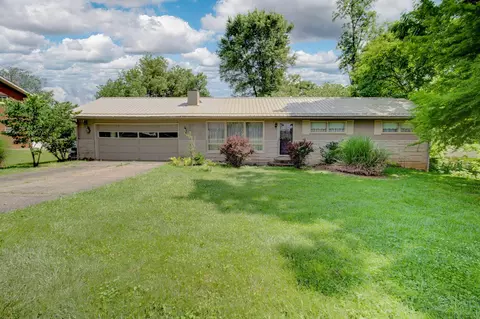2257 Dunzweiler Dr, Zanesville, OH 43701