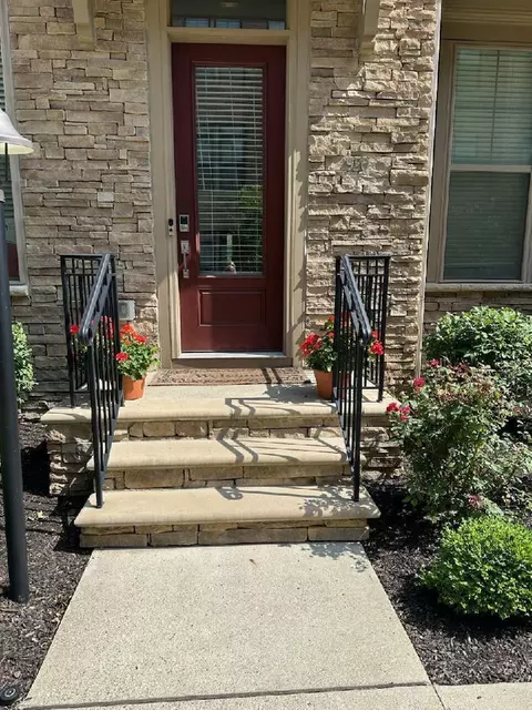 950 Pullman Pl #27, Grandview Heights, OH 43212