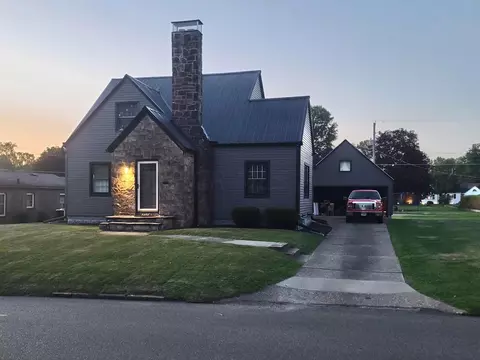 1520 Denman Ave, Coshocton, OH 43812