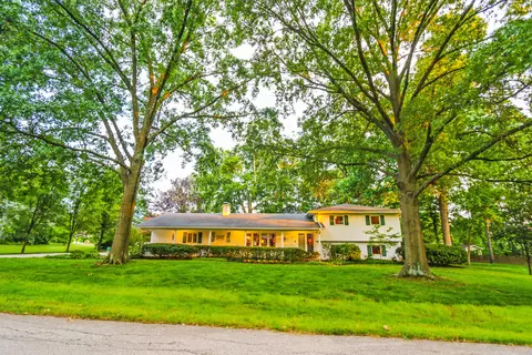 5975 Forestview Dr, Columbus, OH 43213