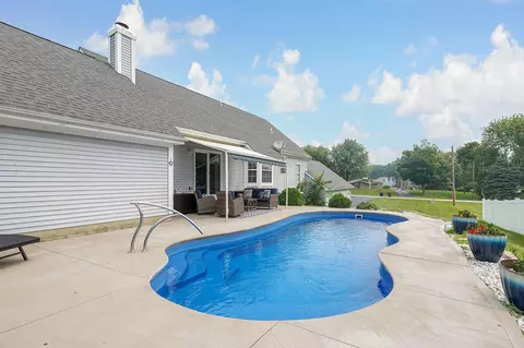 2895 Twana Dr, London, OH 43140