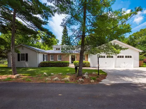 100 Chacey Ln, Worthington, OH 43085