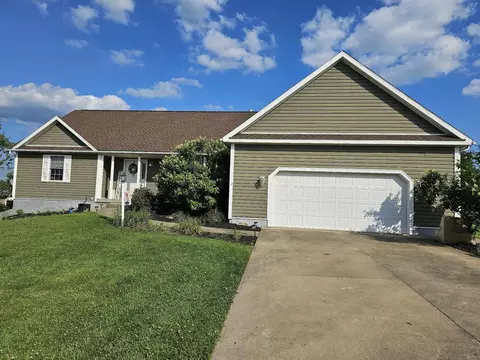 5400 Pine Valley Dr, Zanesville, OH 43701