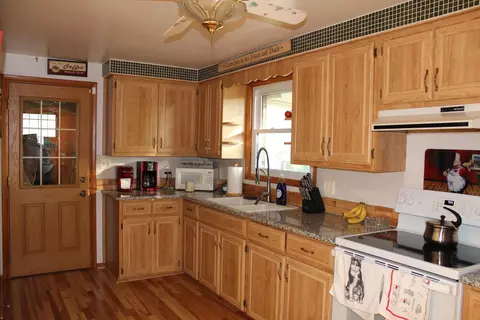 4205 Camelot Dr, Springfield, OH 45503 photo 2