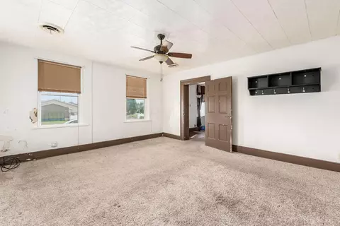 110 W Water St, Circleville, OH 43113 photo 9