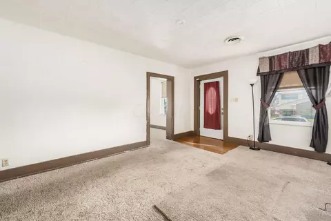 110 W Water St, Circleville, OH 43113 photo 6