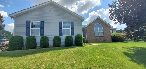 1682 Carolina Dr, Newark, OH 43055