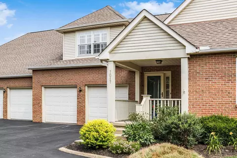 7017 Greensview Village Dr, Canal Winchester, OH 43110