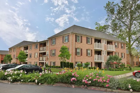 892 Chatham Ln #Z, Columbus, OH 43221