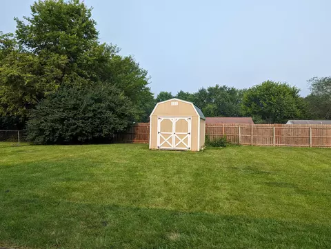 3255 Vineyard St, Springfield, OH 45503 photo 2