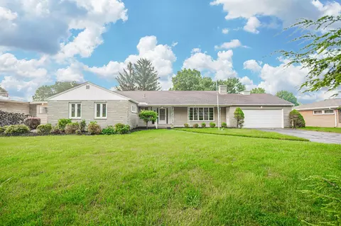 891 N Village Dr, Newark, OH 43055