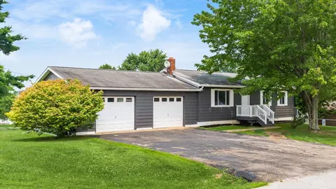 1785 Candlestick Dr, Zanesville, OH 43701