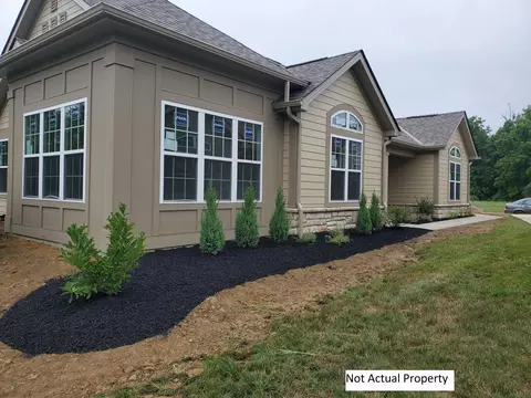 605 Woods Edge Ln, Newark, OH 43055